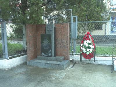 Прикрепленное изображение: 1 Памятник Участникам ВОВ - работникам прокуратуры Крыма.jpg